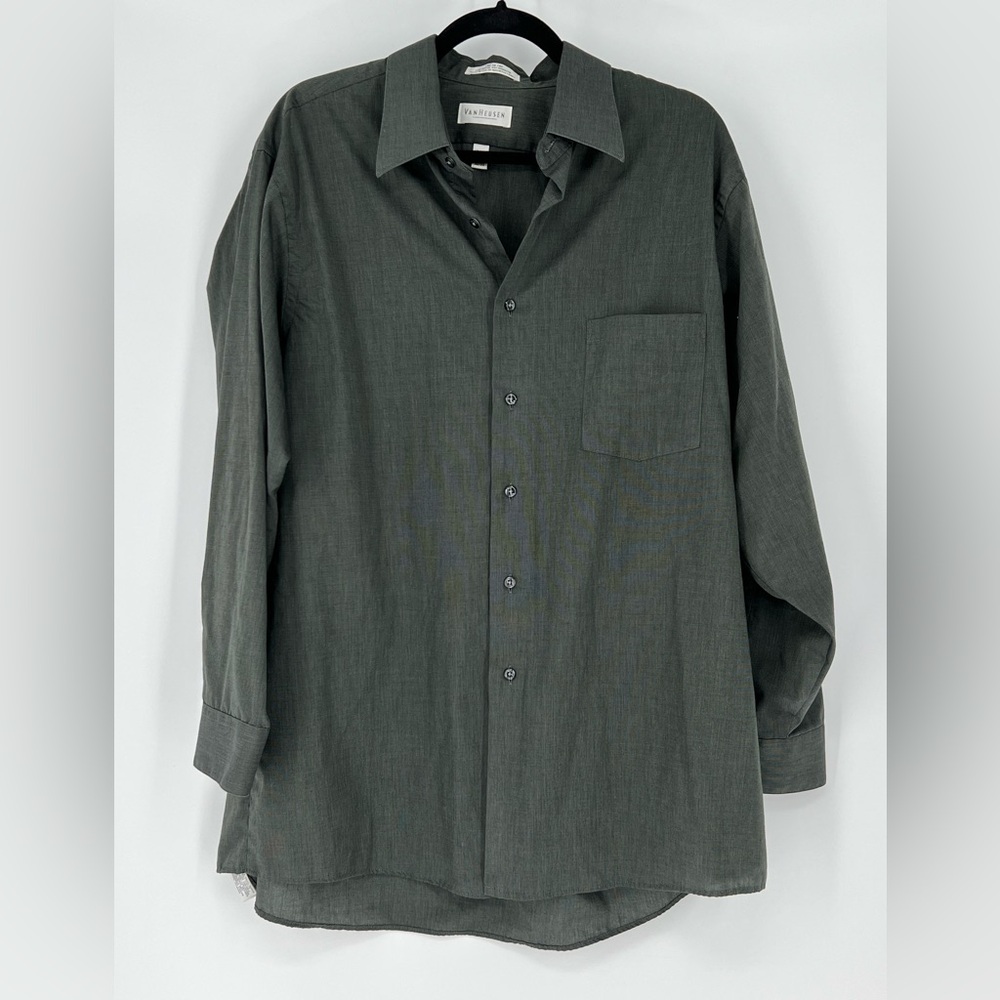 Van Heusen men's button-up shirt featuring an‎ "End on End" weave
